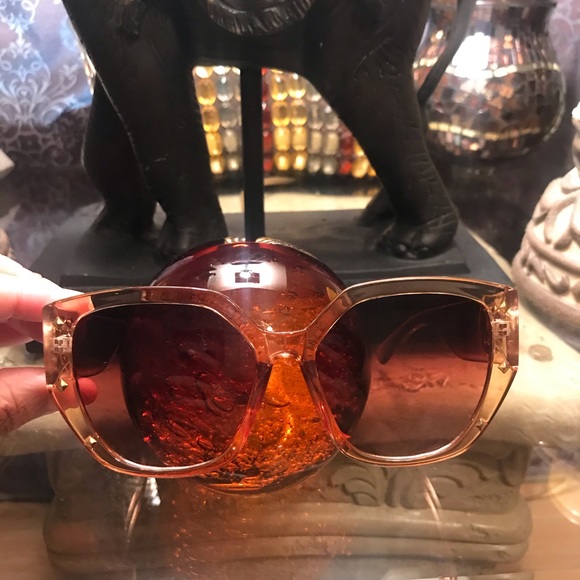 Oversized High Fashion Sunglasses - Picture 7 of 10